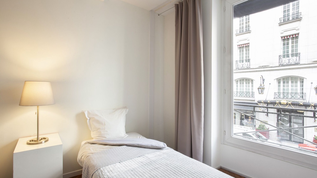 Photo of Bedroom in 8th Arrondissement