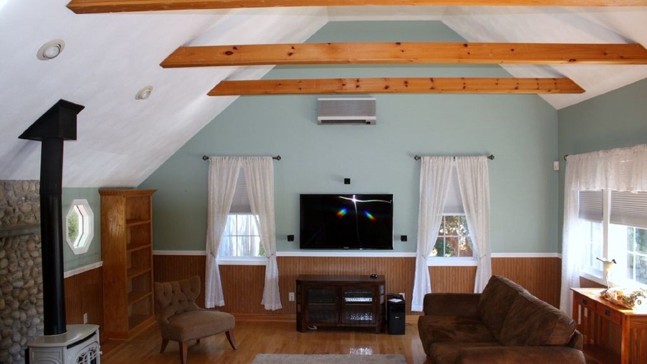 Photo of Livingroom in Saunderstown