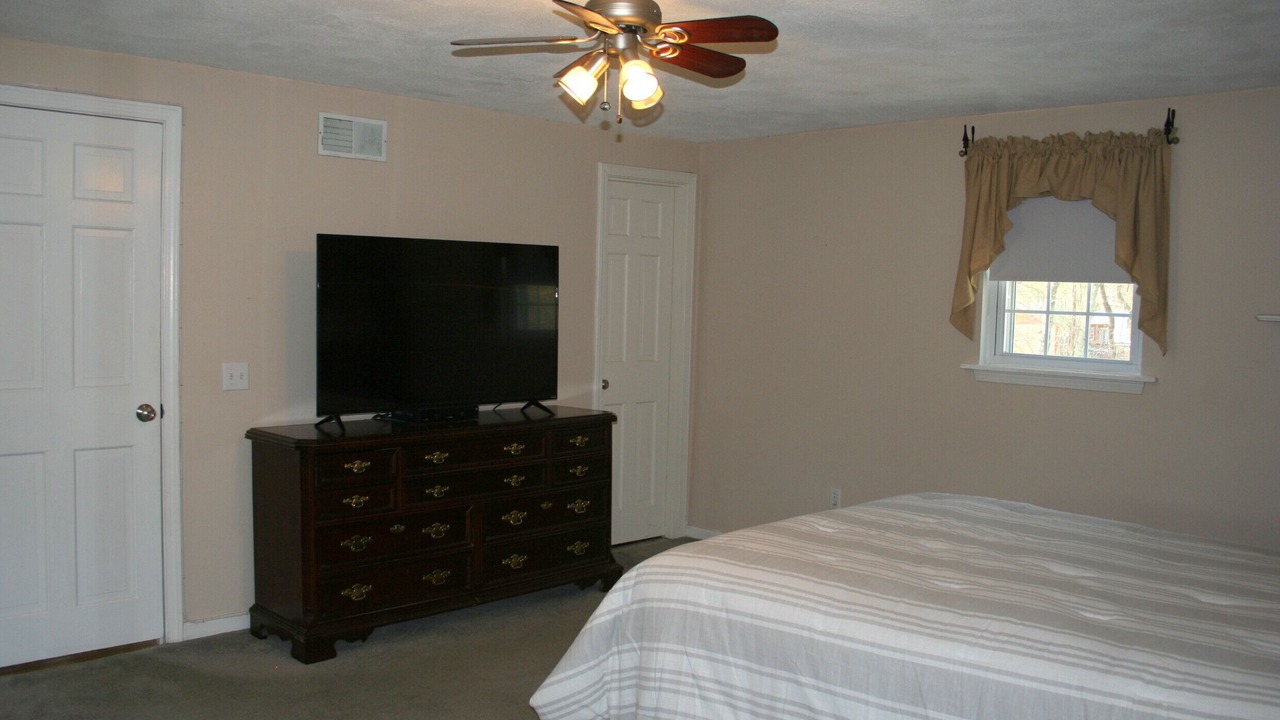 Photo of Bedroom in Saunderstown