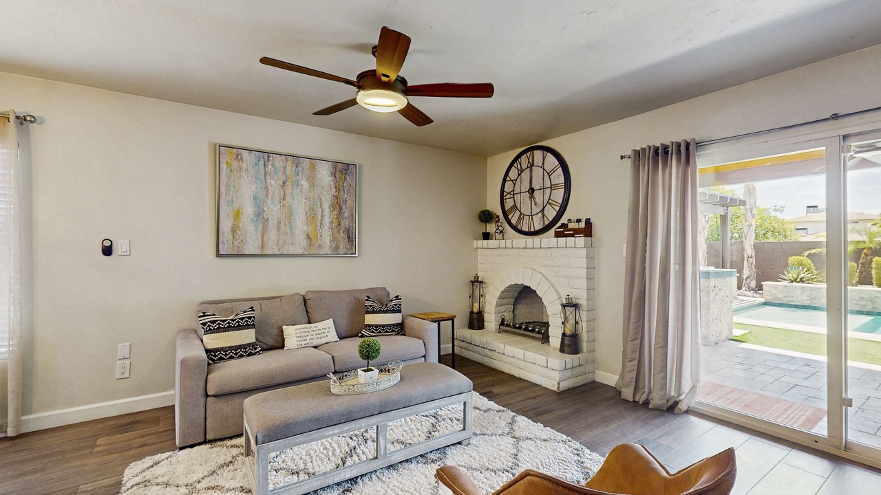 Photo of Livingroom in Paradise Valley Village