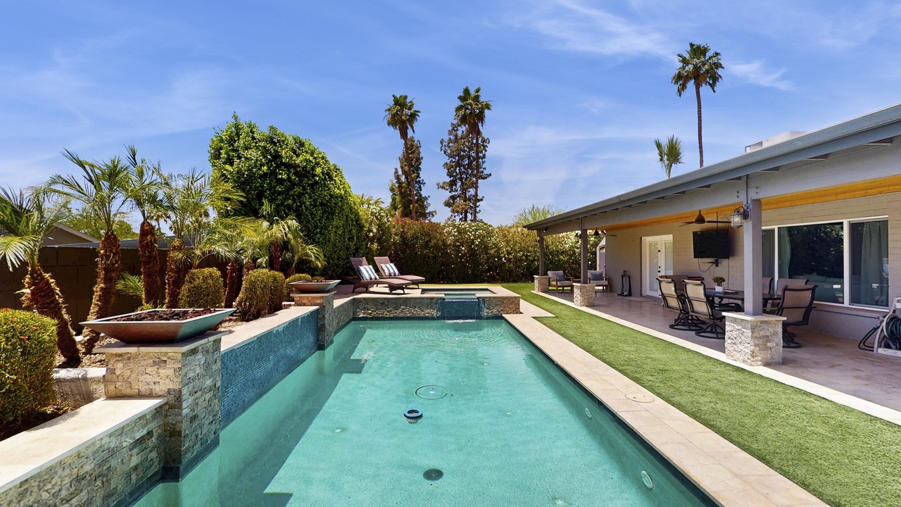 Photo of Outdoor in Paradise Valley Village