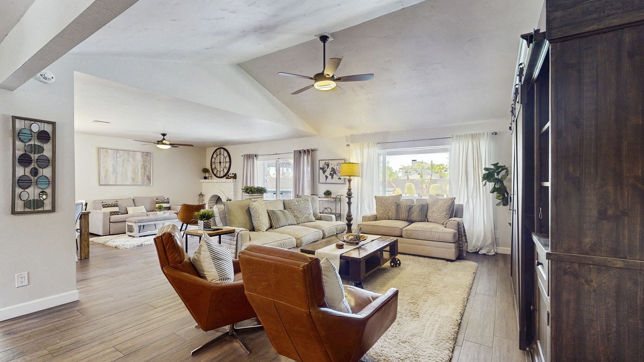 Photo of Livingroom in Paradise Valley Village