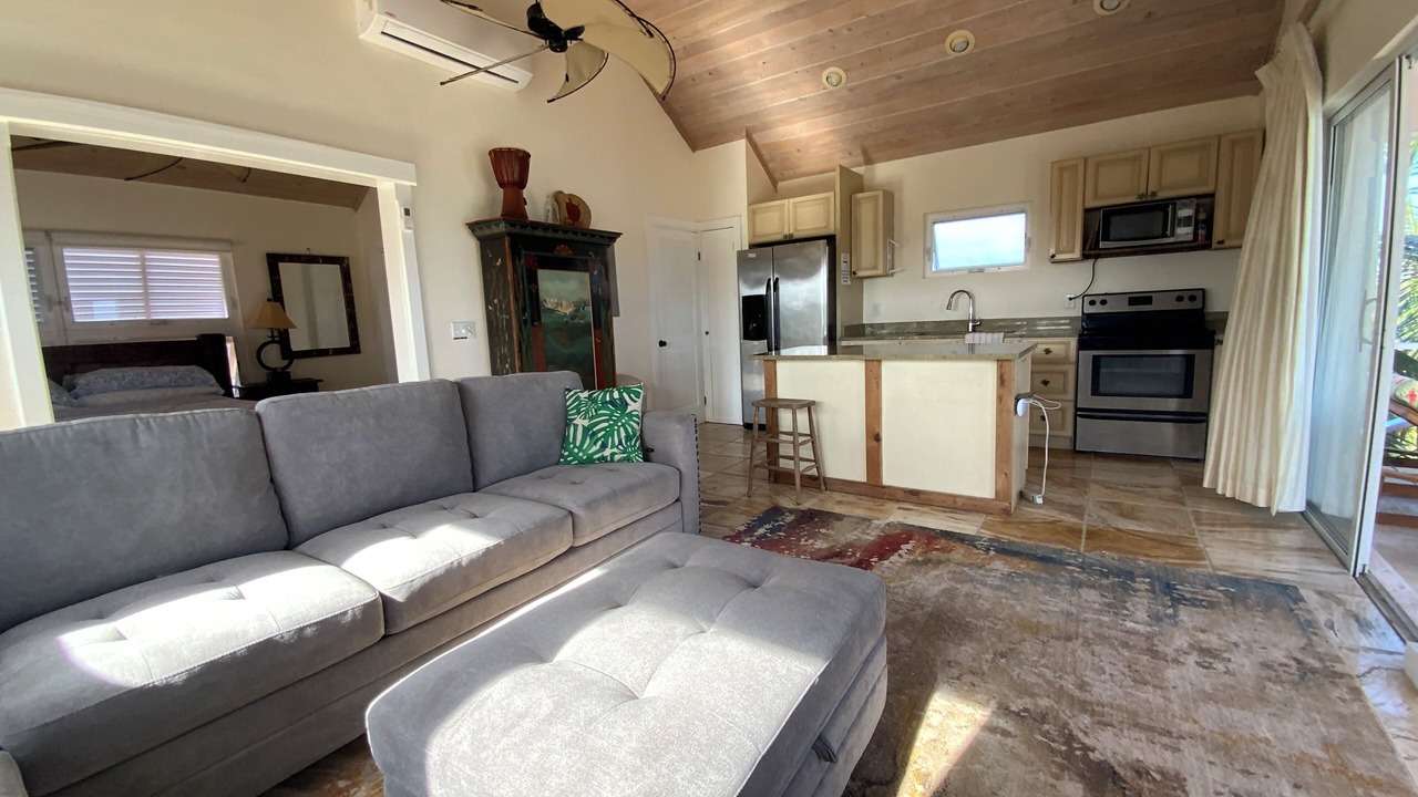 Photo of Livingroom in Green Turtle Cay