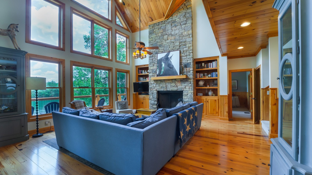 Photo of Livingroom in Blairsville