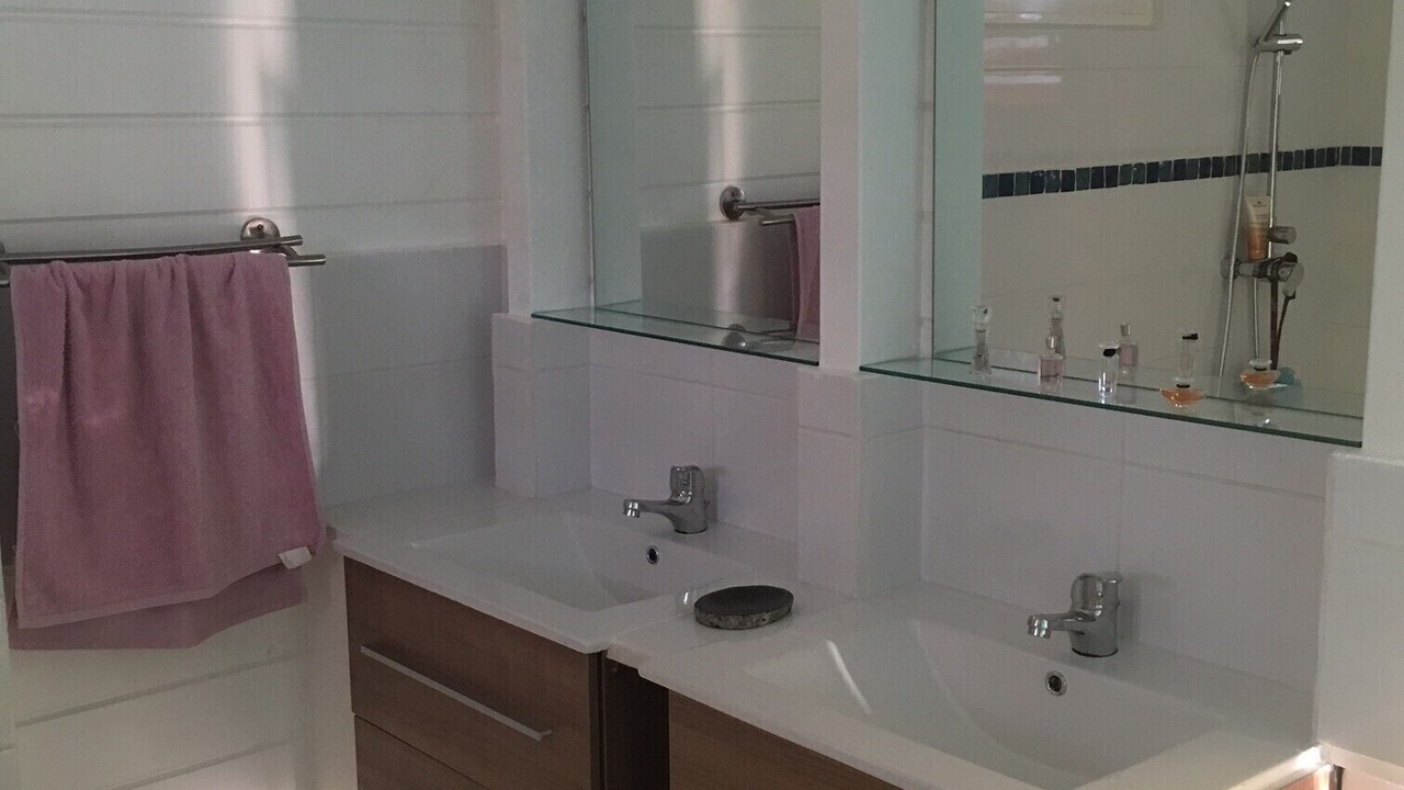 Photo of Bathroom in Les Abymes