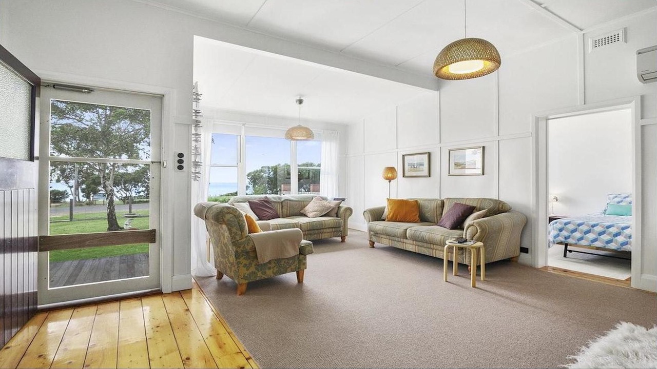 Photo of Livingroom in Indented Head