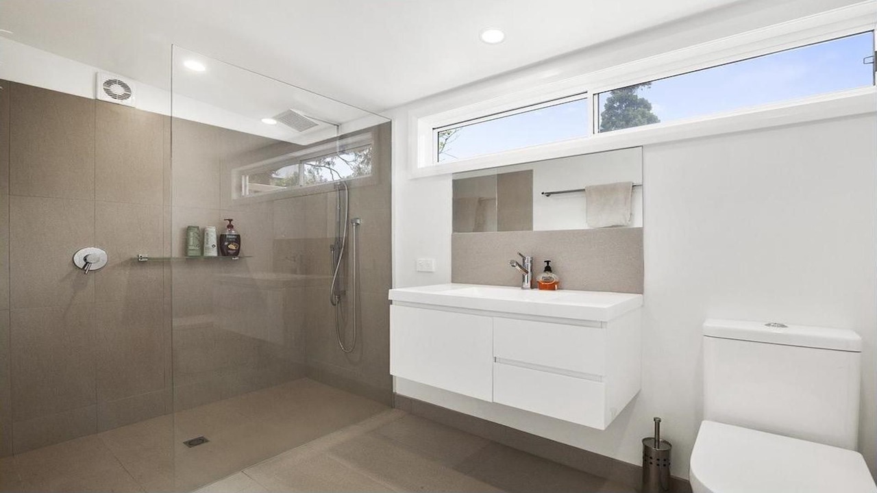 Photo of Bathroom in Indented Head