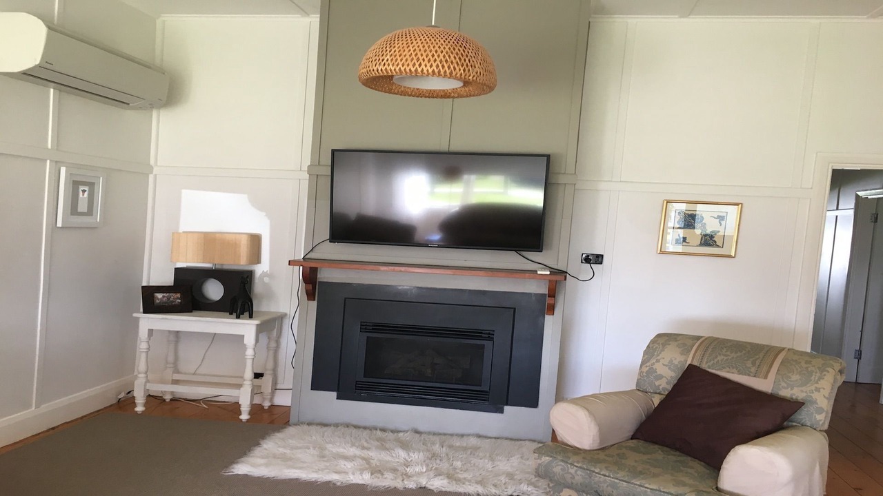 Photo of Livingroom in Indented Head