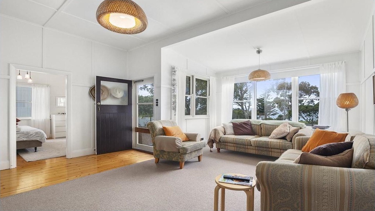 Photo of Livingroom in Indented Head