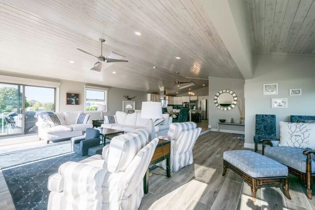 Photo of Livingroom in Eastward Look