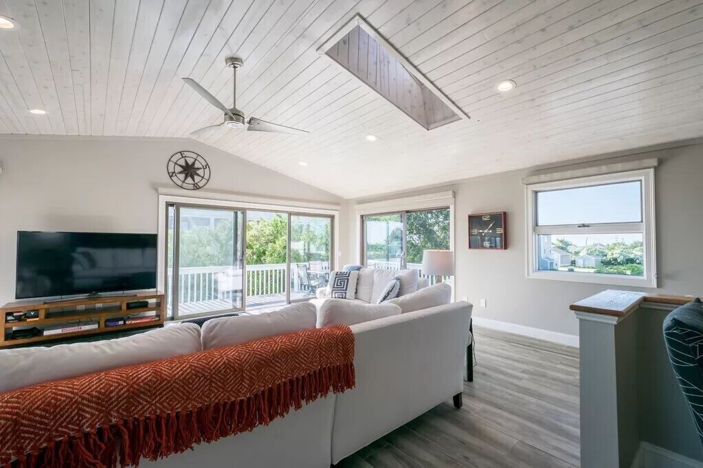 Photo of Livingroom in Eastward Look