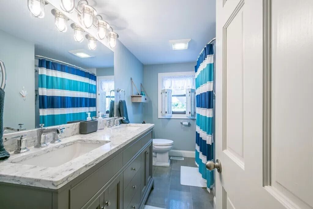 Photo of Bathroom in Eastward Look