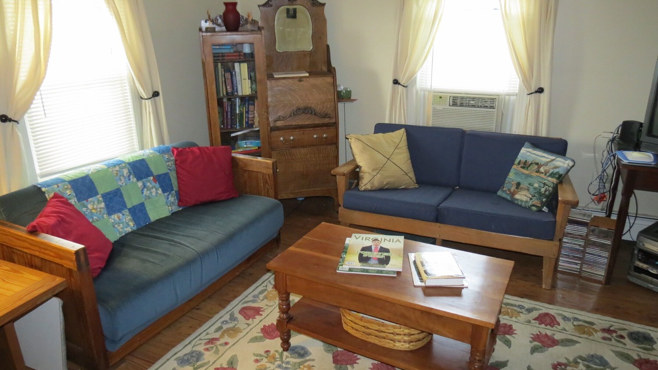 Photo of Livingroom in Blacksburg