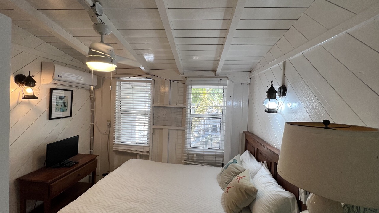 Photo of Bedroom in Oakridge
