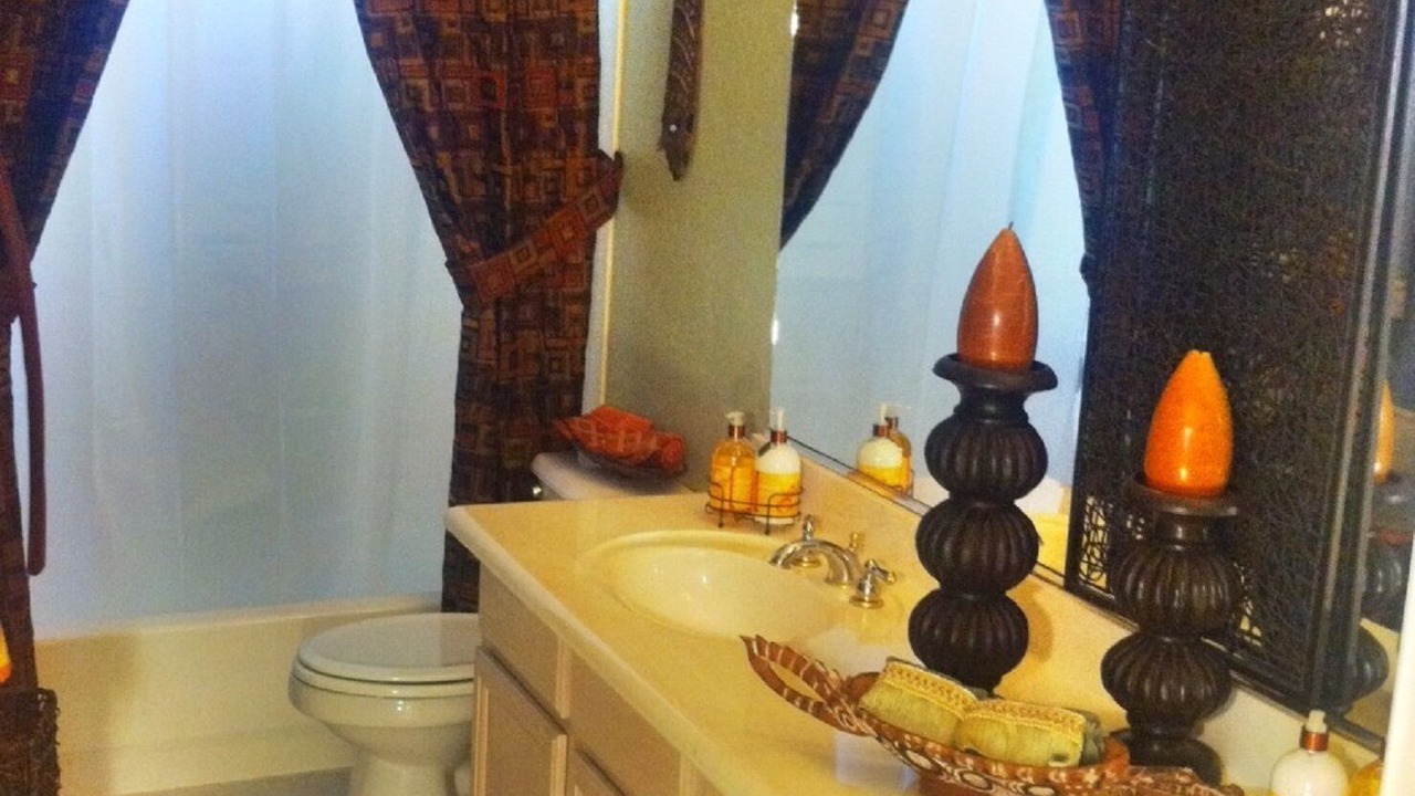 Photo of Bathroom in Arabian Views