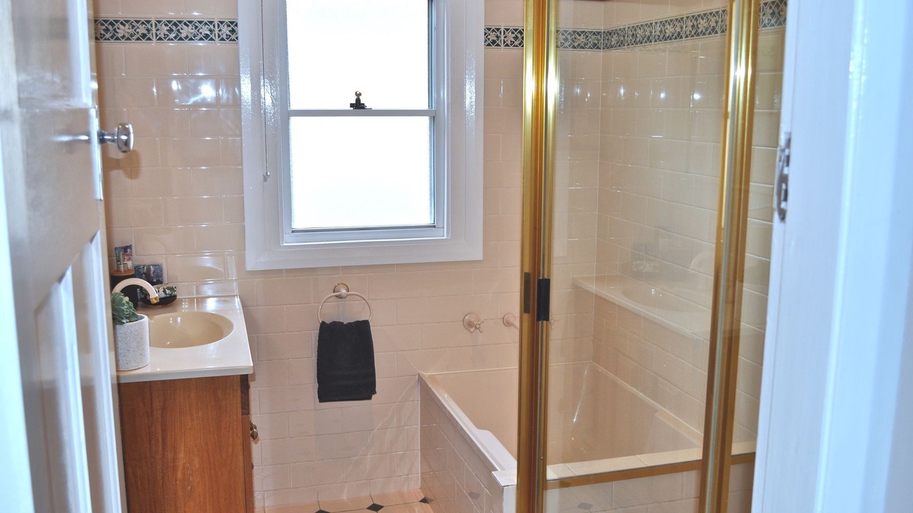 Photo of Bathroom in West Tamworth