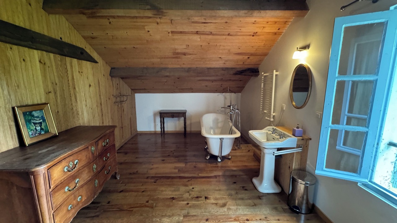 Photo of Bathroom in Luxey