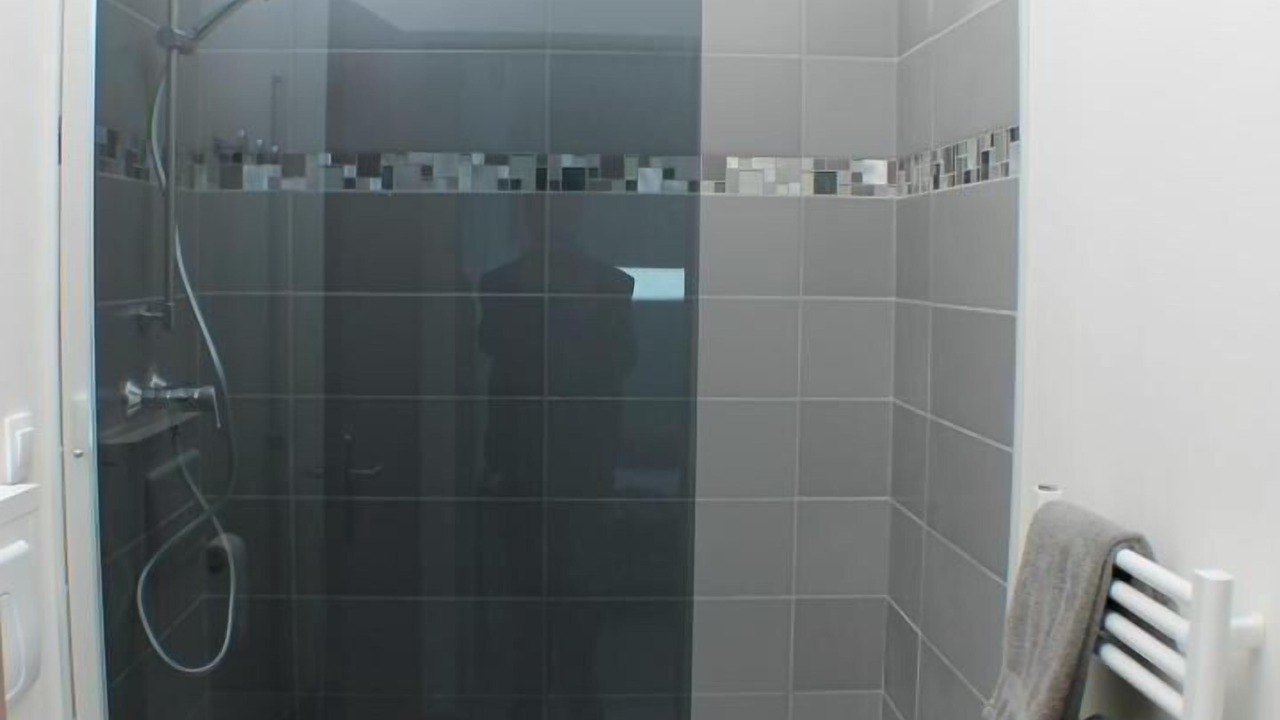 Photo of Bathroom in Roinville