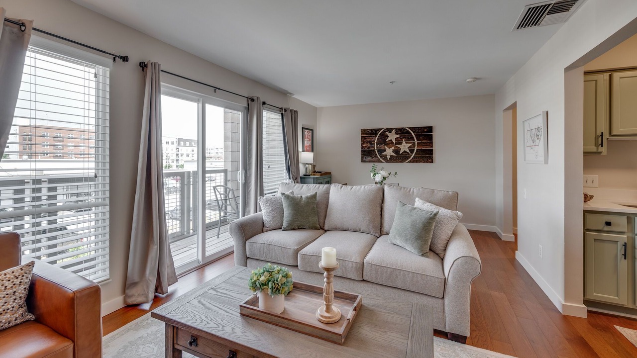 Photo of Livingroom in North Capitol