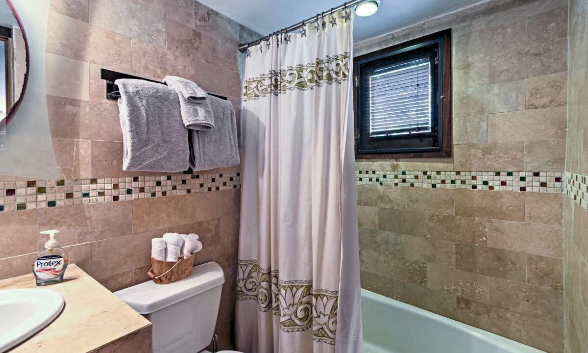 Photo of Bathroom in Mameyes II