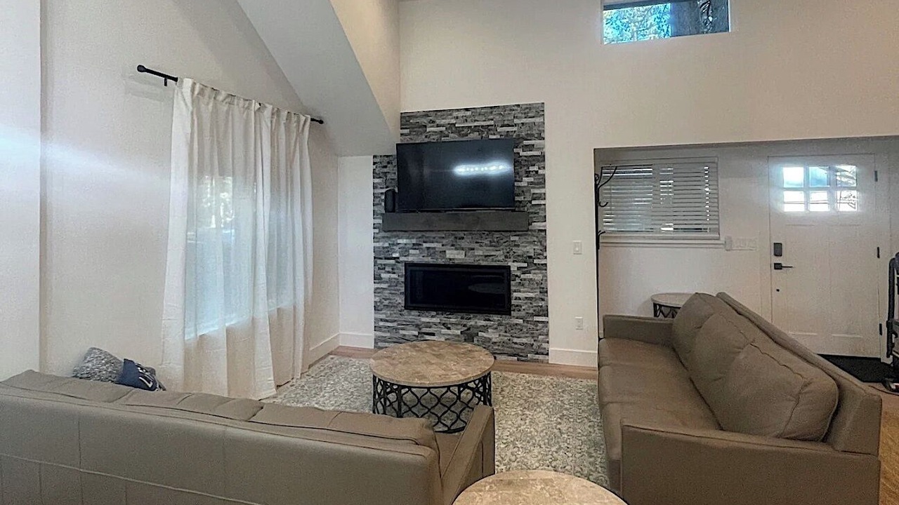 Photo of Livingroom in Black Bart