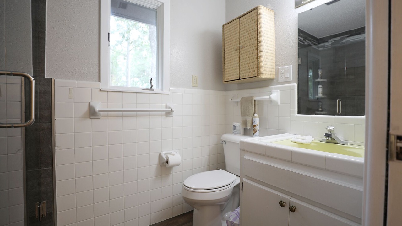 Photo of Bathroom in Broken Bow