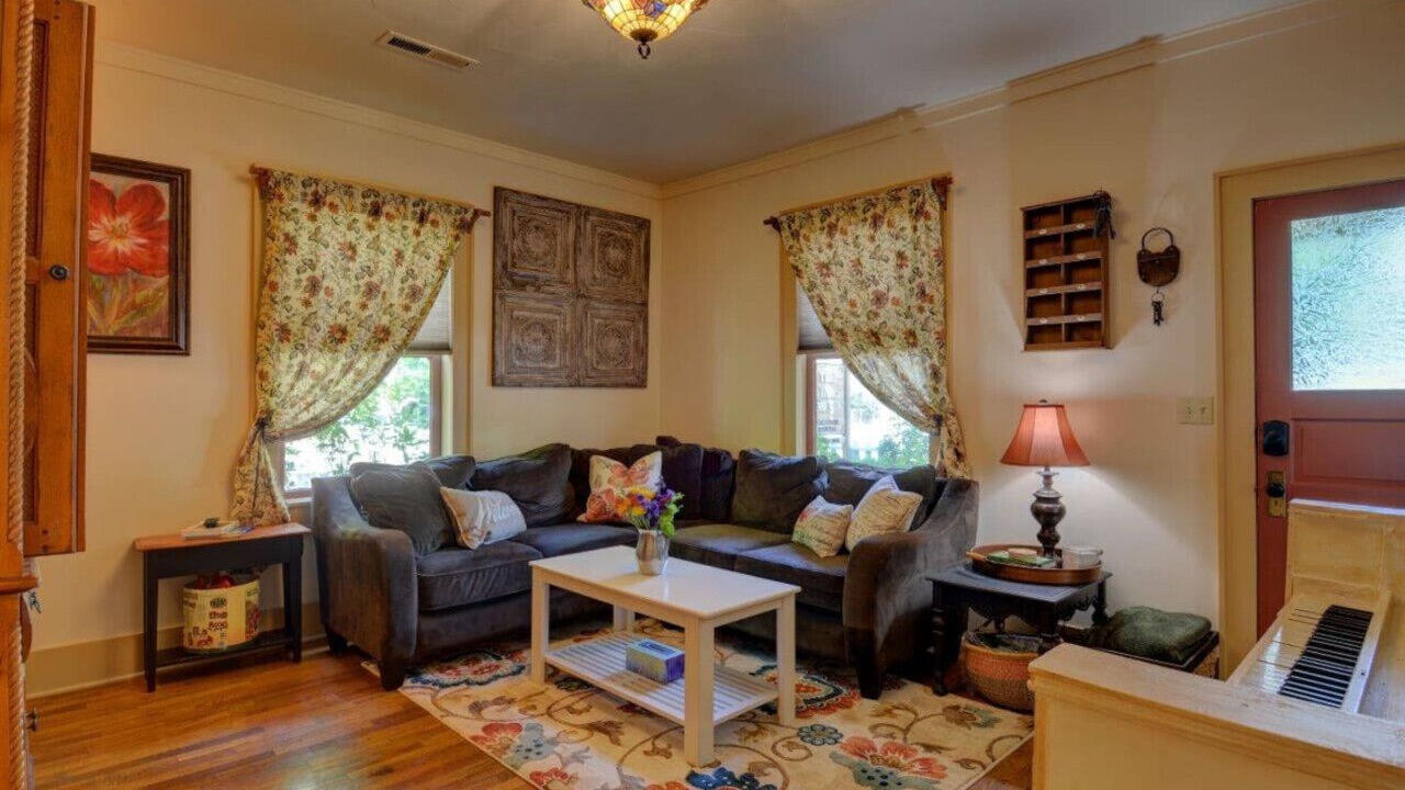 Photo of Livingroom in Jacksonville