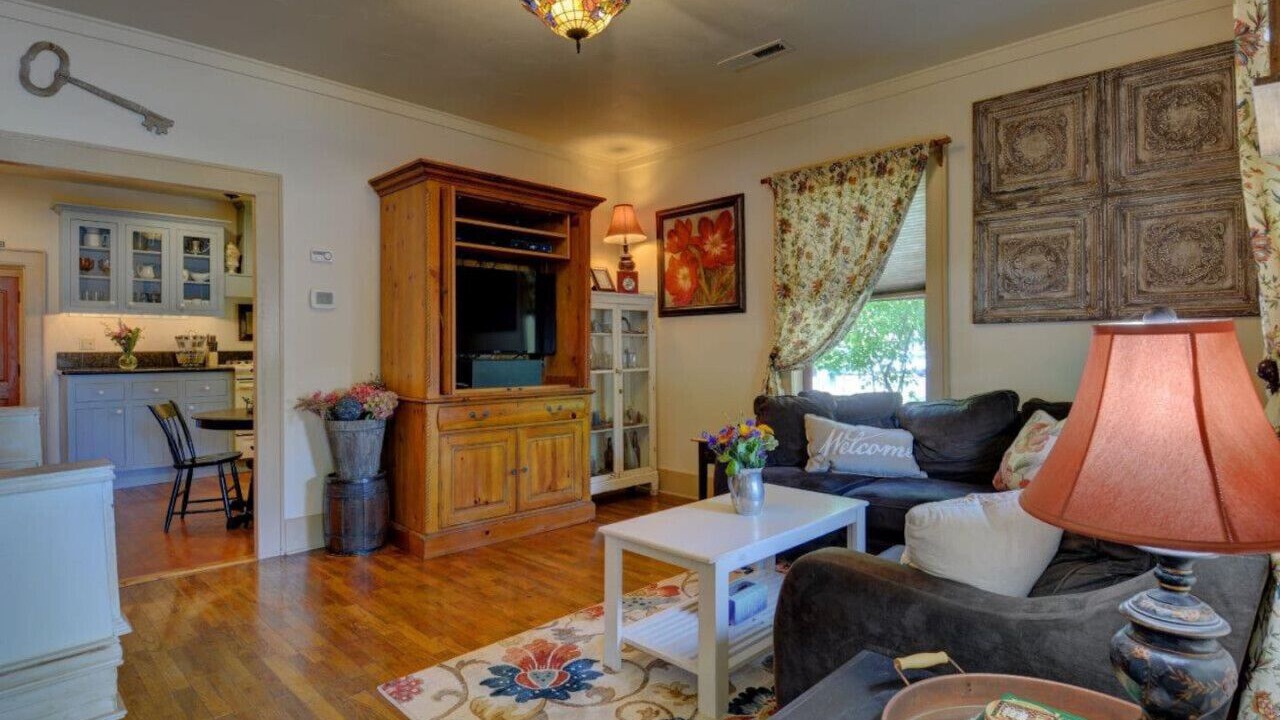 Photo of Livingroom in Jacksonville
