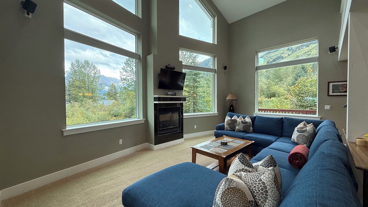 Photo of Livingroom in Alyeska