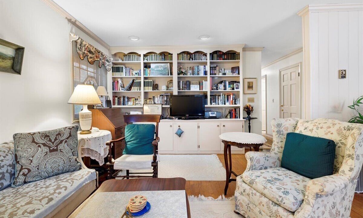 Photo of Livingroom in Miller Southside