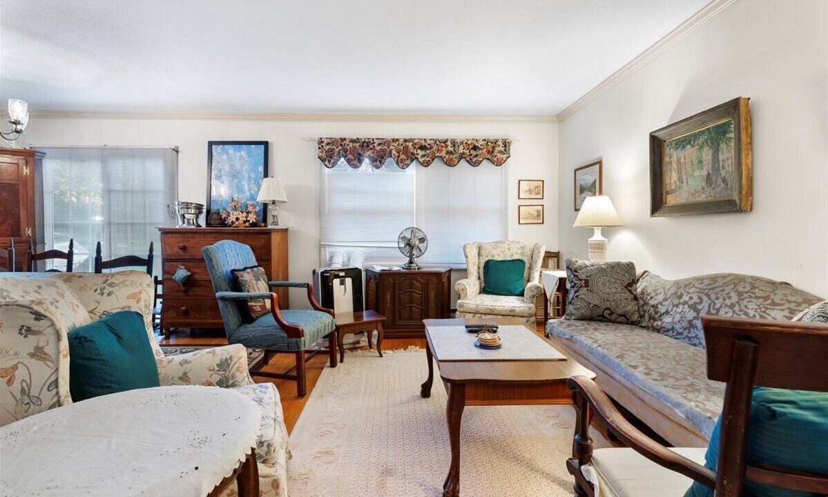Photo of Livingroom in Miller Southside