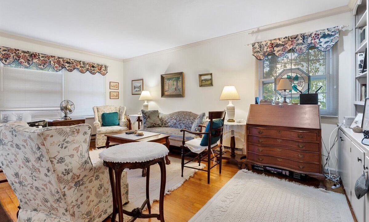 Photo of Livingroom in Miller Southside