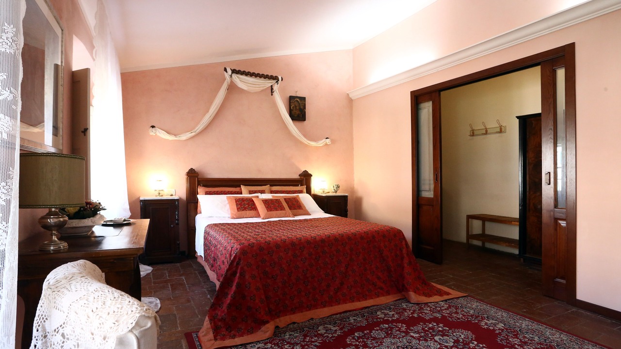Photo of Bedroom in Buti