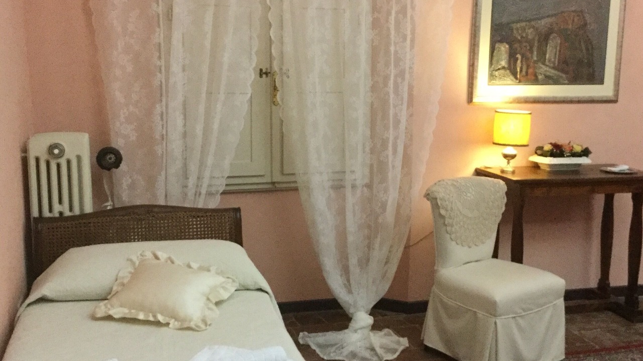 Photo of Bedroom in Buti