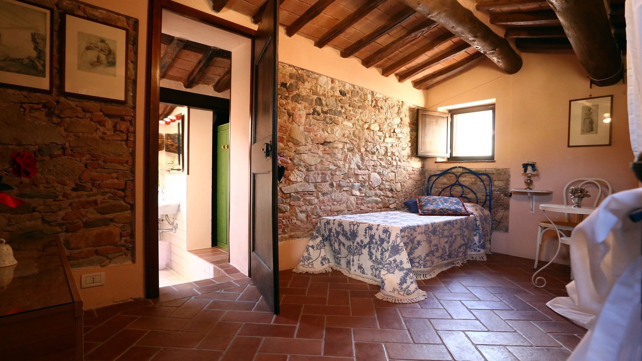 Photo of Bedroom in Buti