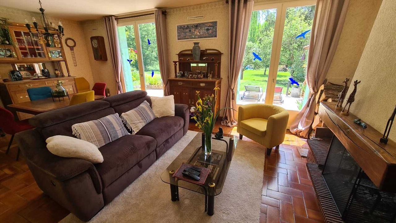 Photo of Livingroom in Saint-Bohaire