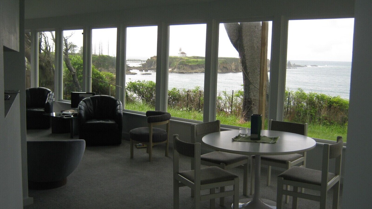 Photo of Bedroom in Coos Bay