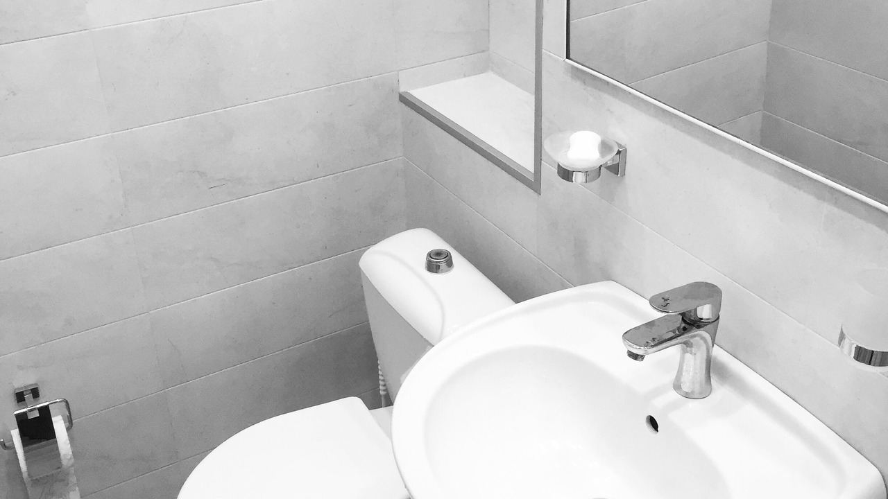 Photo of Bathroom in Old Boulevard