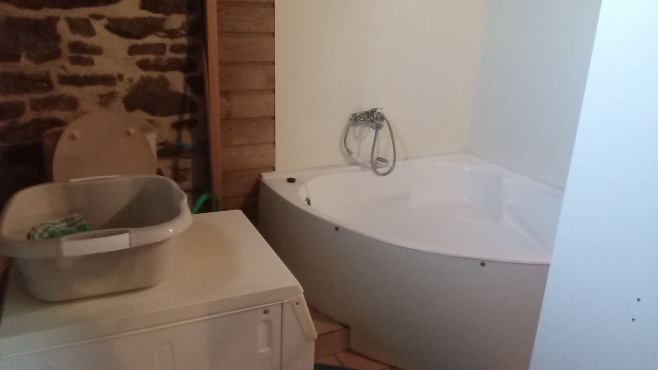 Photo of Bathroom in Poullaouen