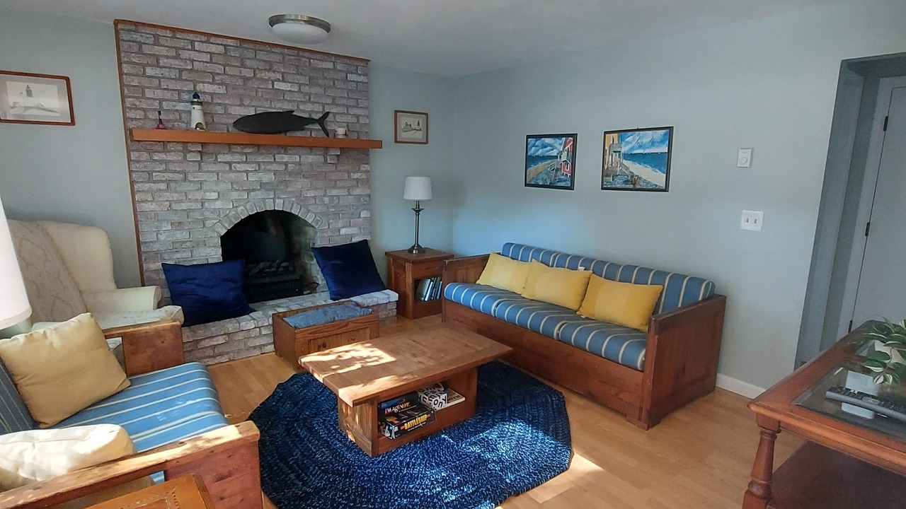 Photo of Livingroom in Saunderstown