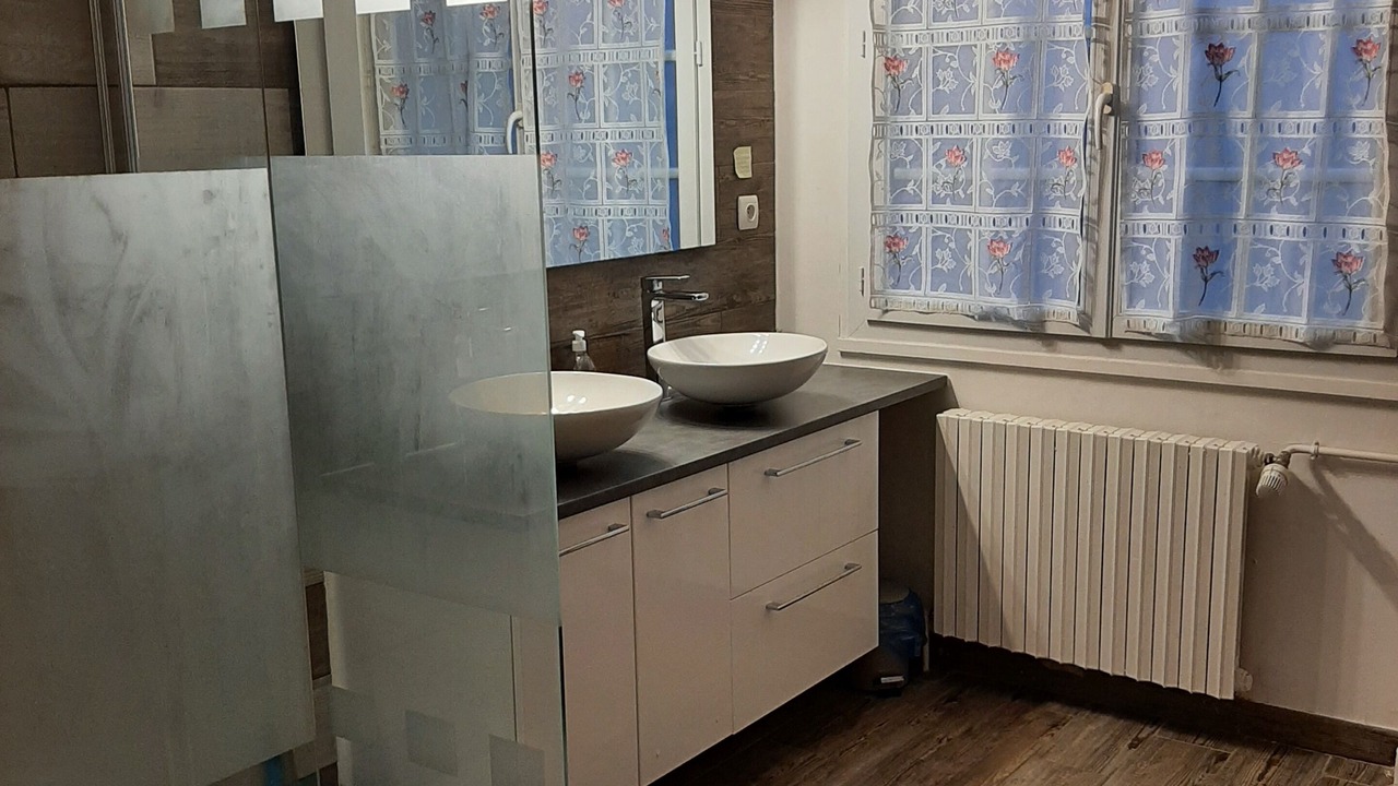 Photo of Bathroom in Veuves
