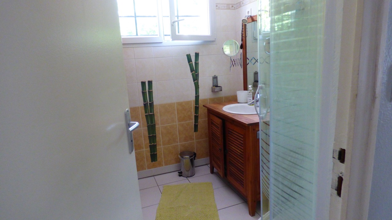 Photo of Bathroom in Lanton