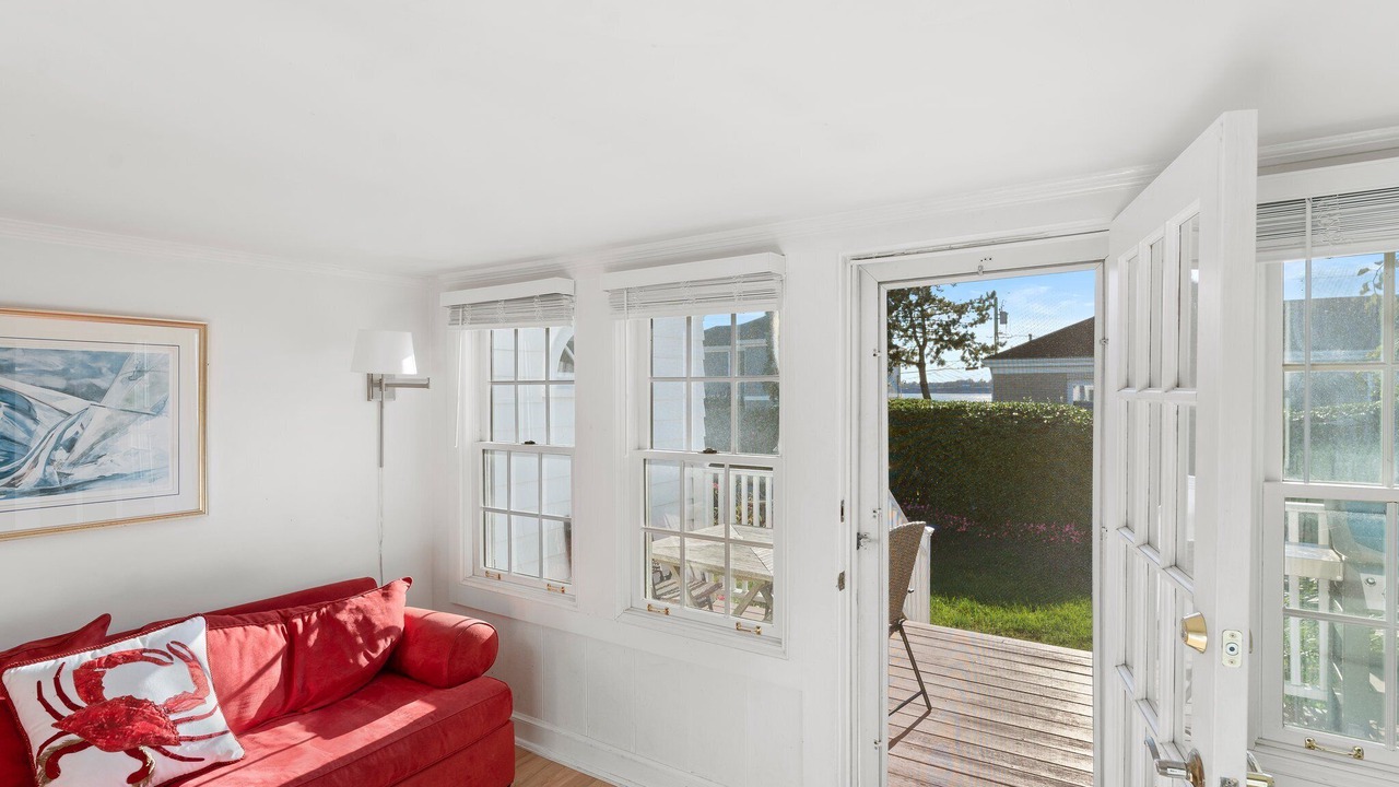Photo of Livingroom in Easton's Point