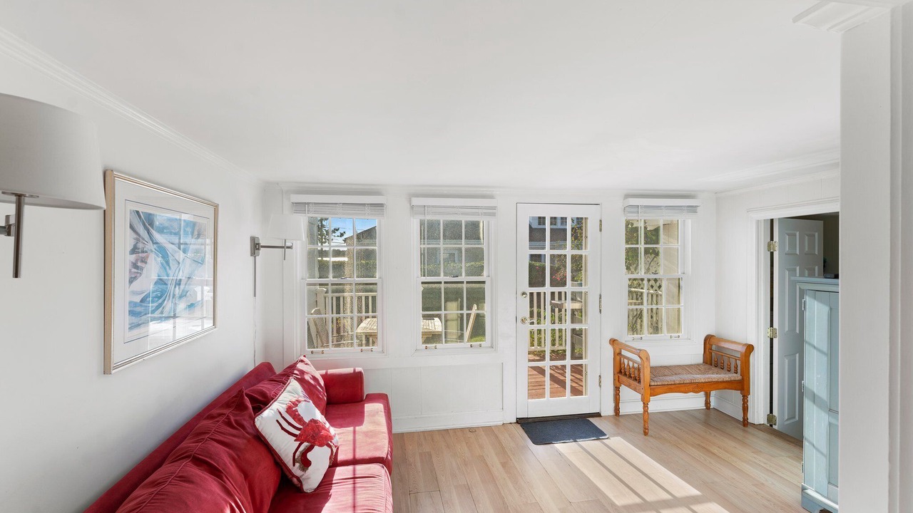 Photo of Livingroom in Easton's Point