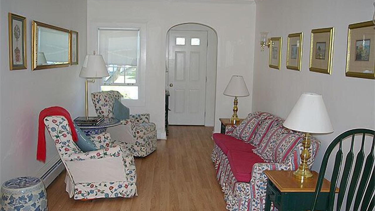 Photo of Livingroom in Easton's Point