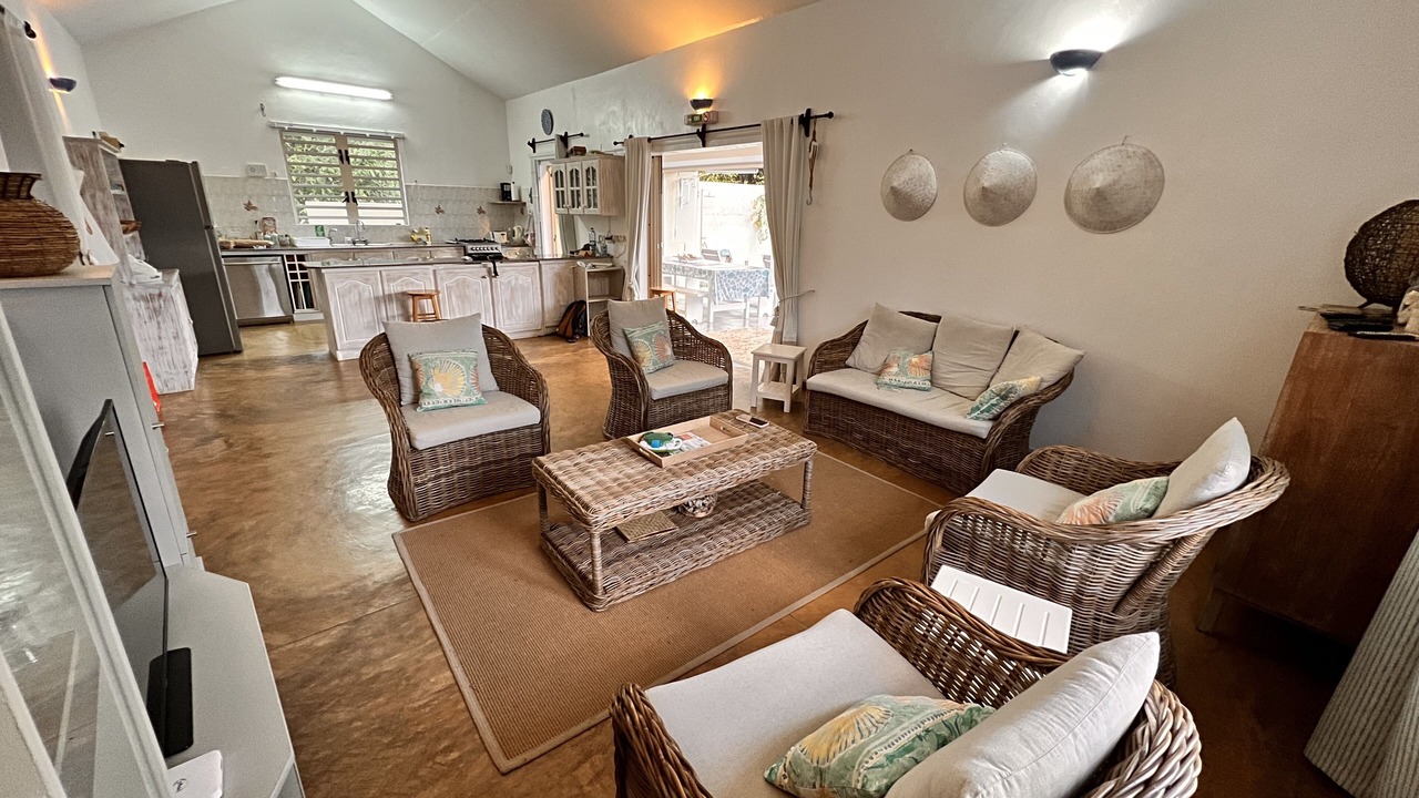 Photo of Livingroom in Oyster Bay