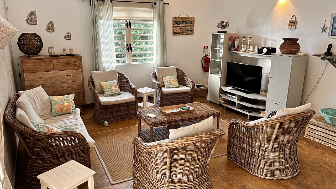 Photo of Livingroom in Oyster Bay