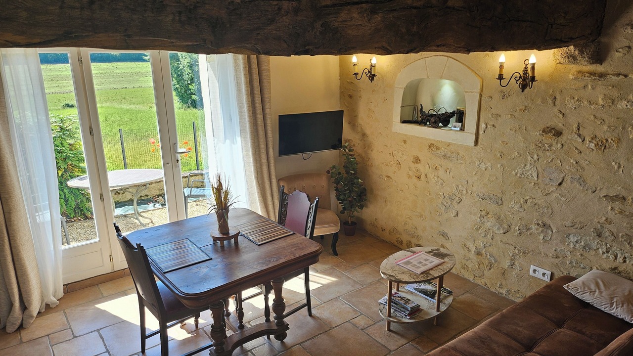 Photo of Livingroom in Colonard-Corubert