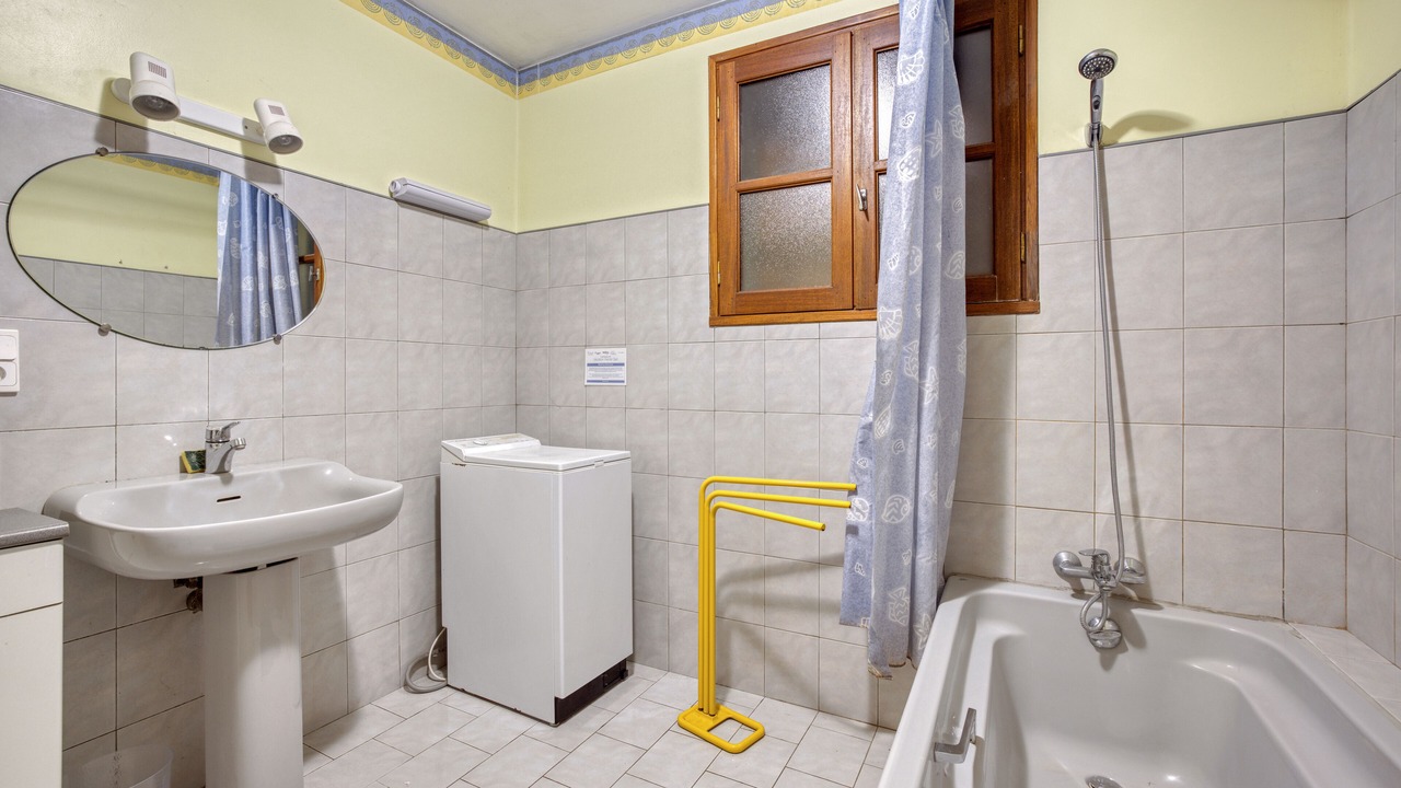 Photo of Bathroom in Saint-Pierre-des-Tripiers