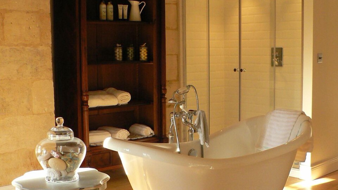 Photo of Bathroom in Saint-Denis-de-Pile